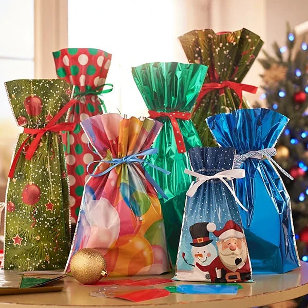 Christmas Drawstring Gift Bags with Integrated Ribbon and Assorted Sizes, 15-Pack Zanny Home